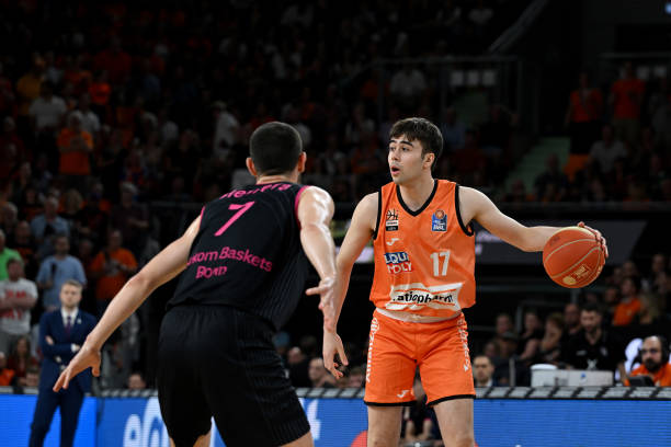 不少专家认 不少专家认