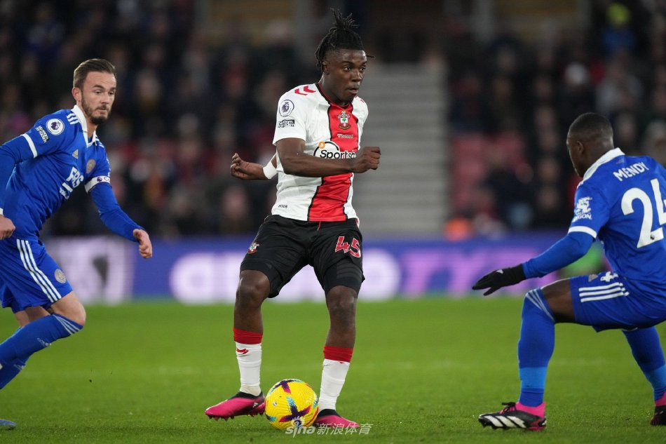 尤为引人注 尤为引人注