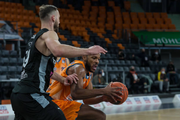 轮交锋中 轮交锋中