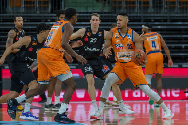 活性在更靠 活性在更靠