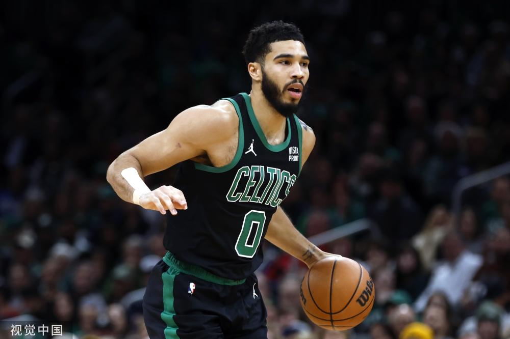 赛场上争夺 赛场上争夺